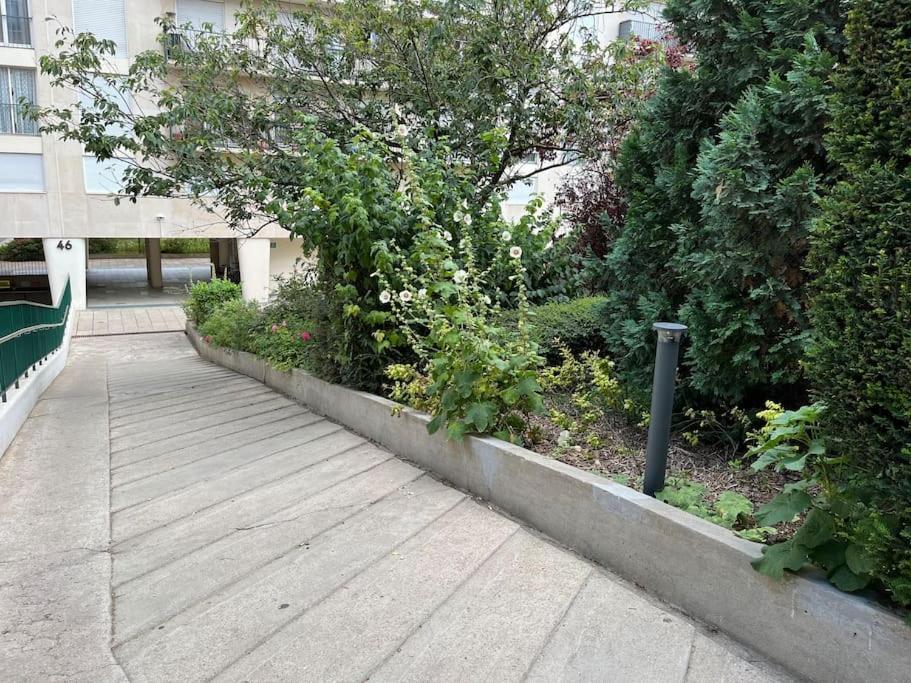 Superbe Appartement Avec Belle Vue Jardin Paris Luaran gambar