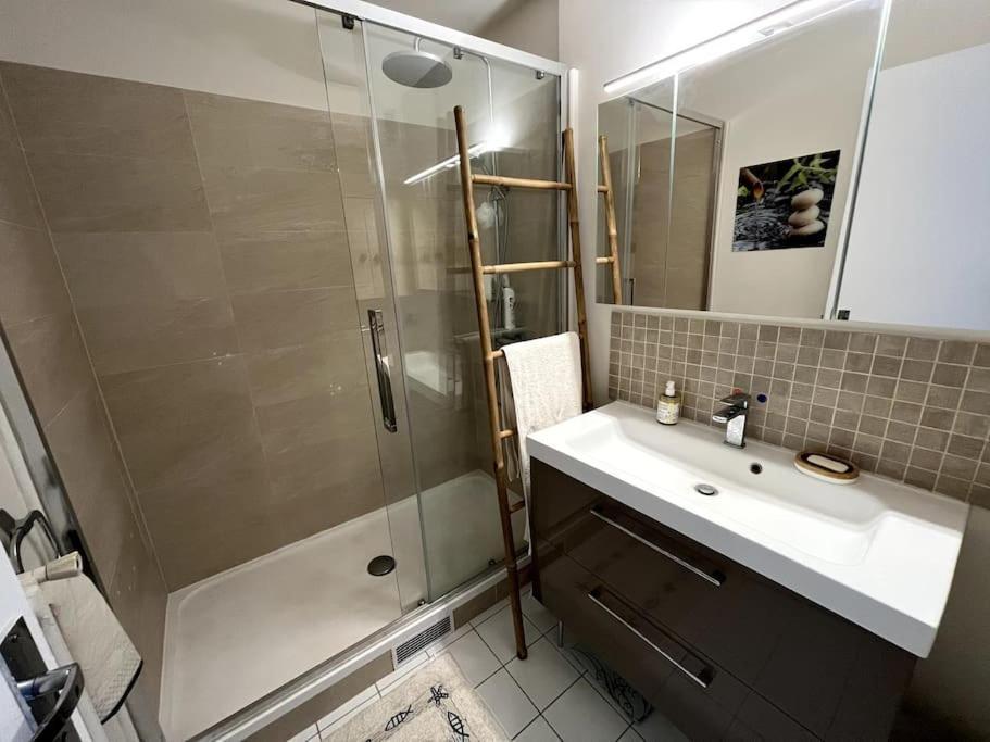 Superbe Appartement Avec Belle Vue Jardin Paris Luaran gambar